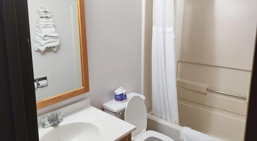 Magnuson Hotel Айронвуд Экстерьер фото